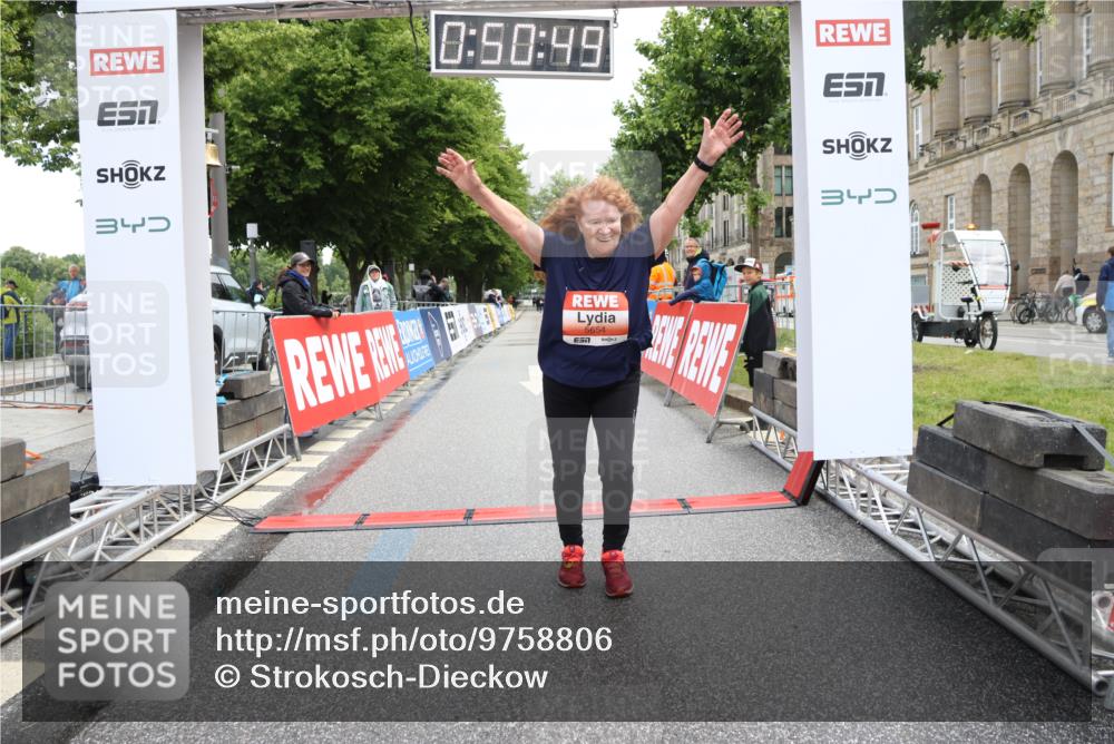 14.06.2026 - REWE Women's Run Strokosch-Dieckow http://msf.ph/oto/9758806 14.06.2026 11:21:17 Ziel 5654 meine-sportfotos.de