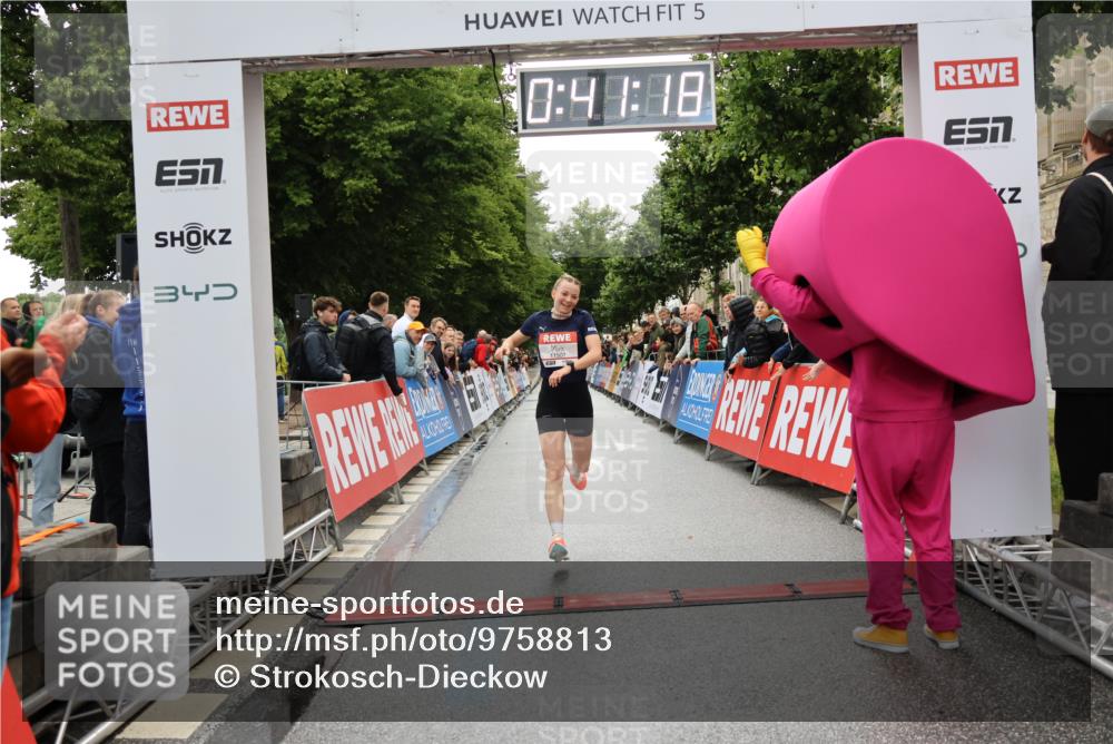 14.06.2026 - REWE Women's Run Strokosch-Dieckow http://msf.ph/oto/9758813 14.06.2026 09:41:41 Ziel 11507 meine-sportfotos.de