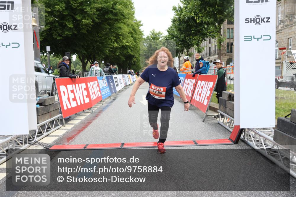 14.06.2026 - REWE Women's Run Strokosch-Dieckow http://msf.ph/oto/9758884 14.06.2026 11:21:17 Ziel 5654 meine-sportfotos.de