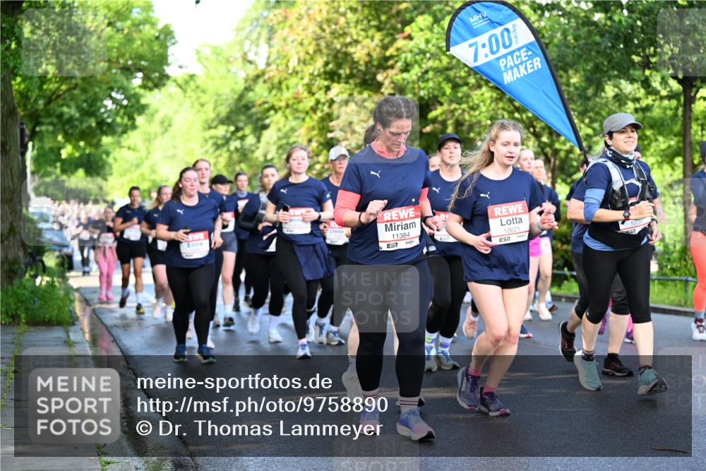 14.06.2026 - REWE Women's Run Dr. Thomas Lammeyer http://msf.ph/oto/9758890 14.06.2026 09:23:11 Laufen 11384, 57, 7, 00, 10621, 7, 10086 meine-sportfotos.de