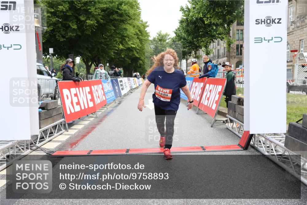 14.06.2026 - REWE Women's Run Strokosch-Dieckow http://msf.ph/oto/9758893 14.06.2026 11:21:17 Ziel 5654 meine-sportfotos.de