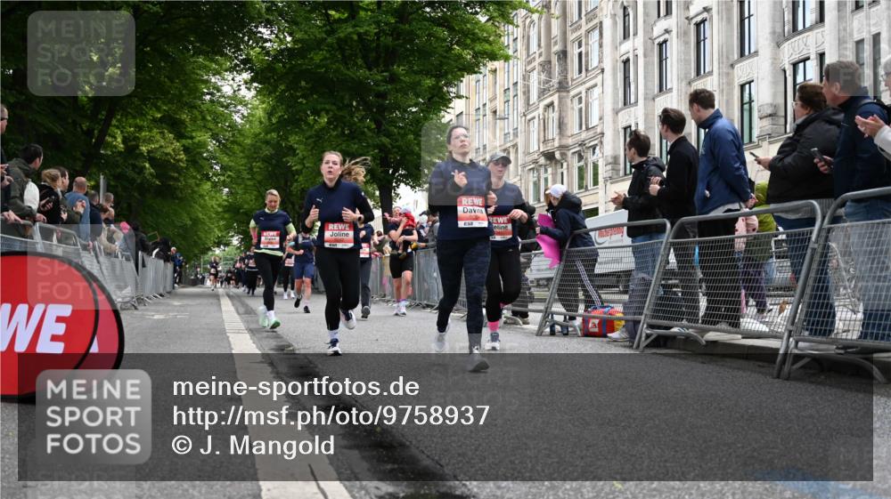 14.06.2026 - REWE Women's Run J. Mangold http://msf.ph/oto/9758937 14.06.2026 11:00:35 Ziel 5025, 5054, 5055, 5242, 5341, 5532, 5547, 5548, 5767, 5861, 6018 meine-sportfotos.de