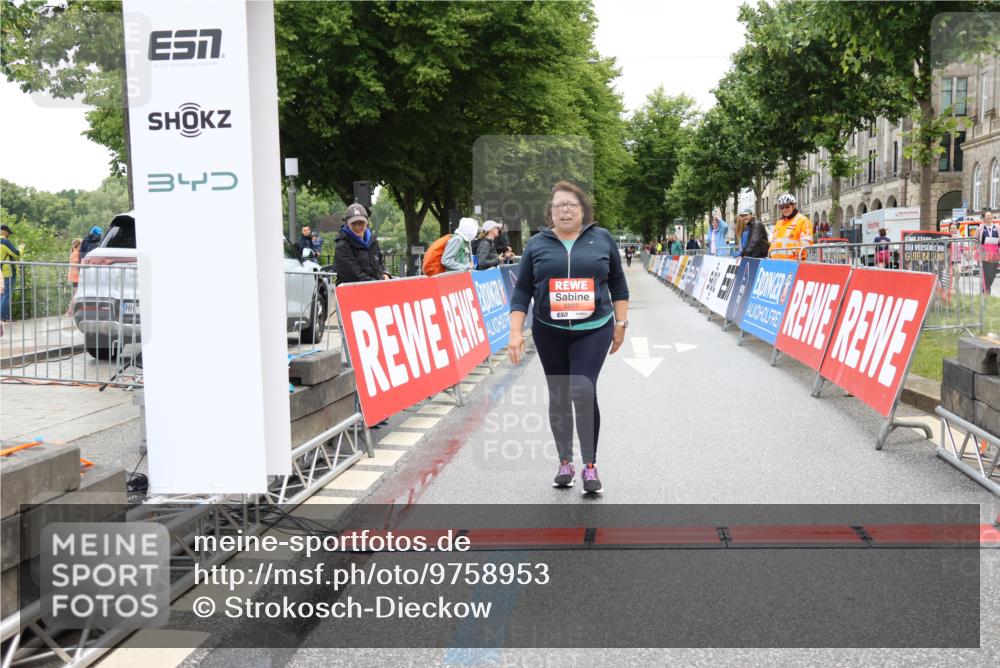 14.06.2026 - REWE Women's Run Strokosch-Dieckow http://msf.ph/oto/9758953 14.06.2026 11:20:35 Ziel 5997 meine-sportfotos.de