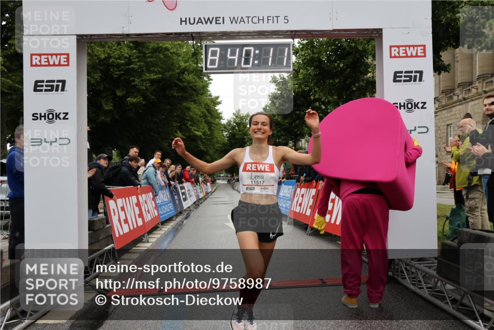 14.06.2026 - REWE Women's Run Strokosch-Dieckow http://msf.ph/oto/9758987 14.06.2026 09:40:33 Ziel 11517 meine-sportfotos.de
