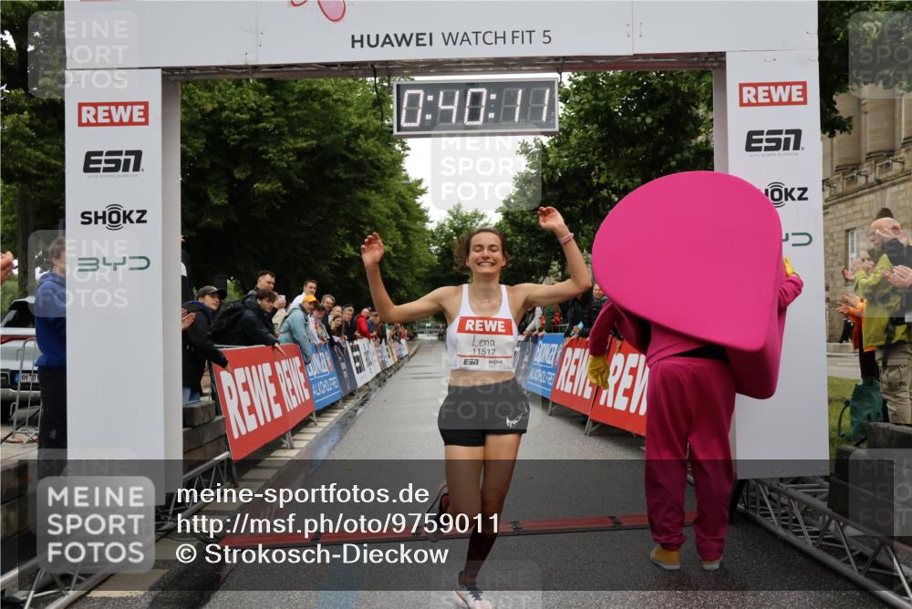 14.06.2026 - REWE Women's Run Strokosch-Dieckow http://msf.ph/oto/9759011 14.06.2026 09:40:33 Ziel 11517 meine-sportfotos.de
