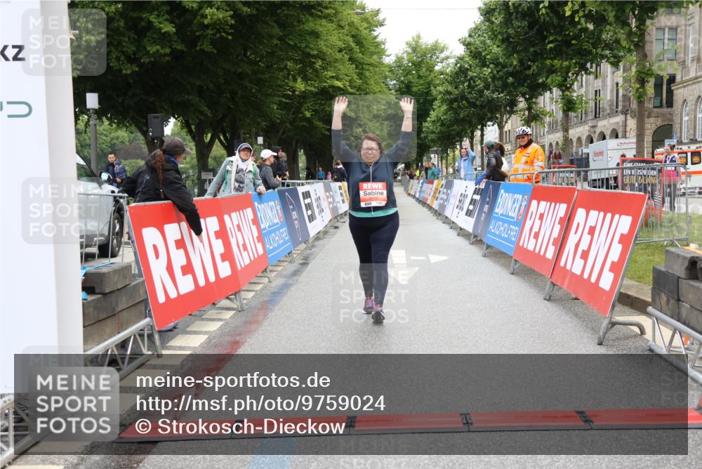 14.06.2026 - REWE Women's Run Strokosch-Dieckow http://msf.ph/oto/9759024 14.06.2026 11:20:34 Ziel 5997 meine-sportfotos.de