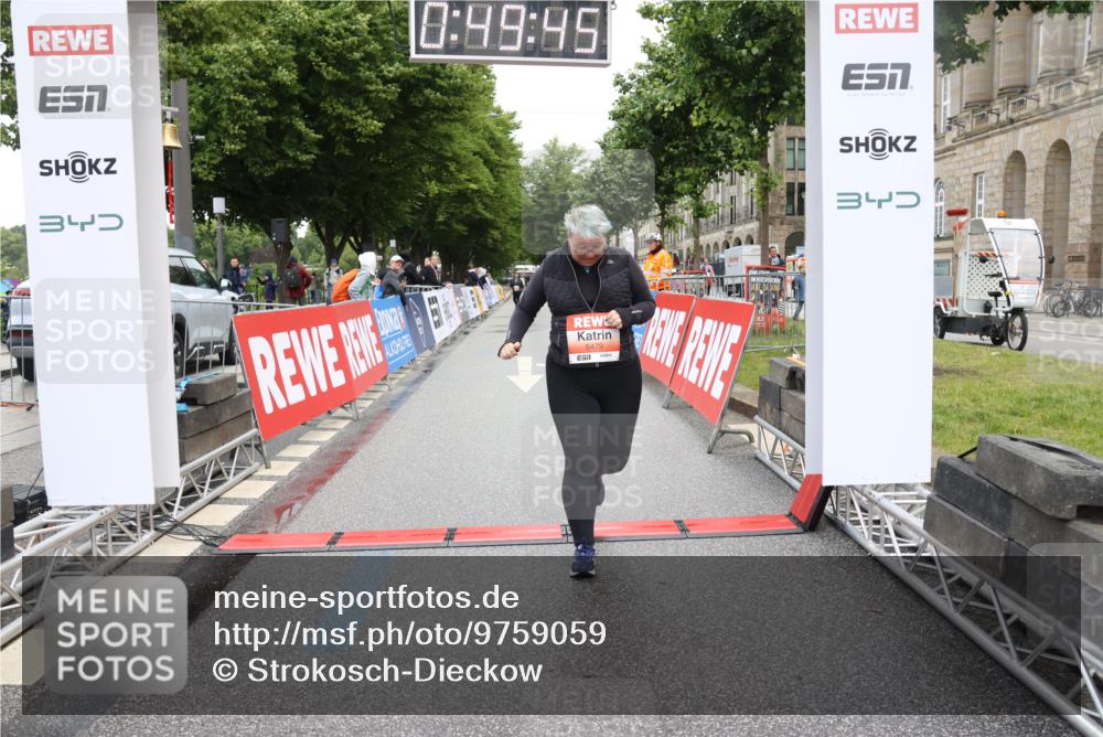 14.06.2026 - REWE Women's Run Strokosch-Dieckow http://msf.ph/oto/9759059 14.06.2026 11:20:13 Ziel 5479 meine-sportfotos.de