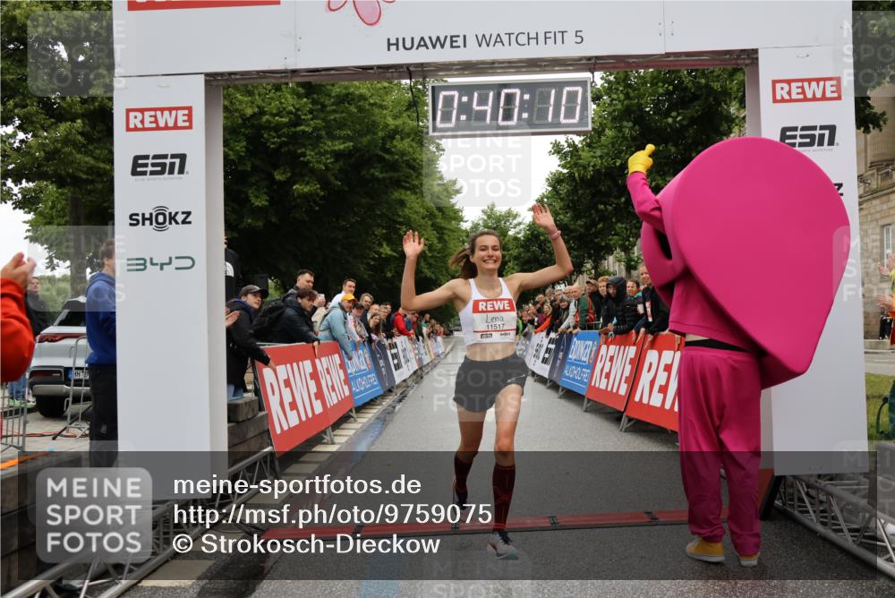14.06.2026 - REWE Women's Run Strokosch-Dieckow http://msf.ph/oto/9759075 14.06.2026 09:40:33 Ziel 11517 meine-sportfotos.de