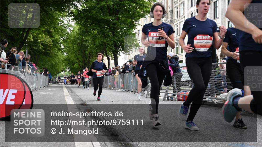 14.06.2026 - REWE Women's Run J. Mangold http://msf.ph/oto/9759111 14.06.2026 11:00:51 Ziel 5041, 5087, 5270, 5455, 5481, 5507, 5599, 5603, 5618, 5771, 5874, 5948, 5952 meine-sportfotos.de
