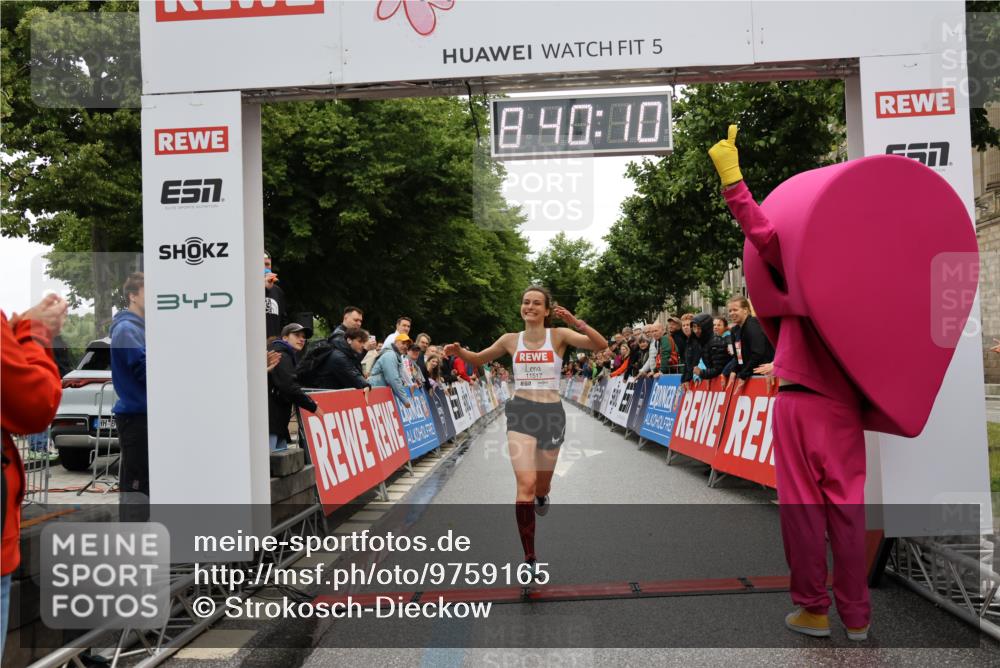 14.06.2026 - REWE Women's Run Strokosch-Dieckow http://msf.ph/oto/9759165 14.06.2026 09:40:33 Ziel 11517 meine-sportfotos.de