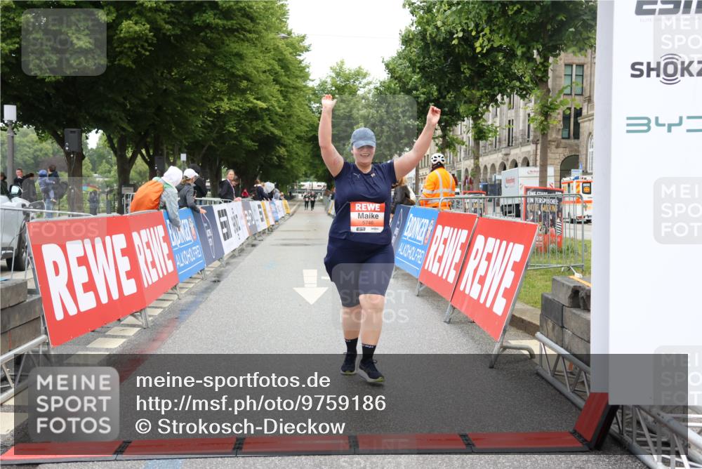14.06.2026 - REWE Women's Run Strokosch-Dieckow http://msf.ph/oto/9759186 14.06.2026 11:19:48 Ziel 5746 meine-sportfotos.de