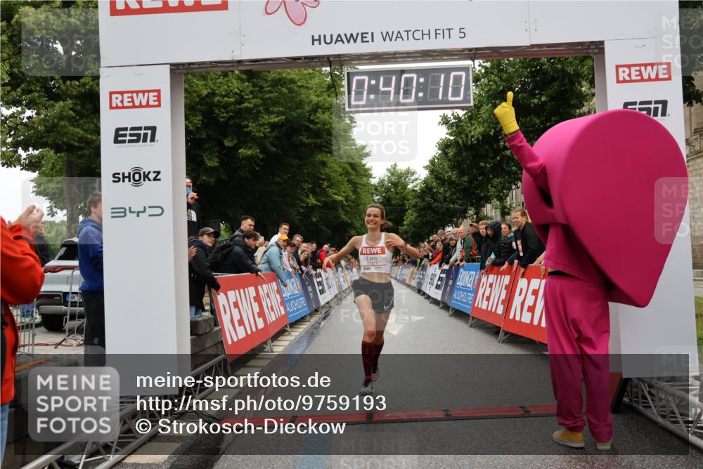 14.06.2026 - REWE Women's Run Strokosch-Dieckow http://msf.ph/oto/9759193 14.06.2026 09:40:33 Ziel 11517 meine-sportfotos.de
