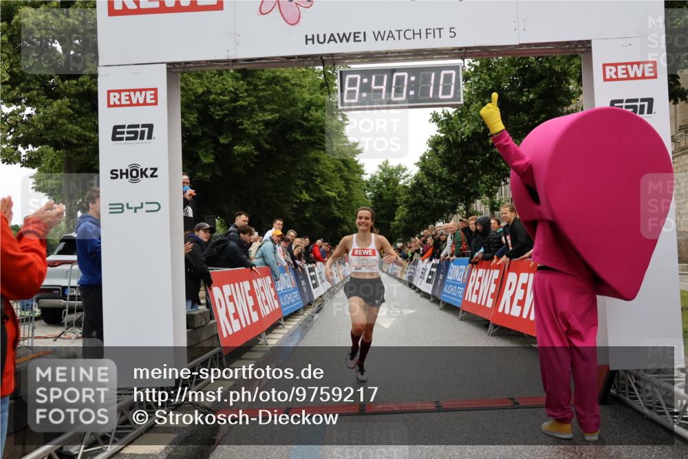14.06.2026 - REWE Women's Run Strokosch-Dieckow http://msf.ph/oto/9759217 14.06.2026 09:40:33 Ziel 11517 meine-sportfotos.de