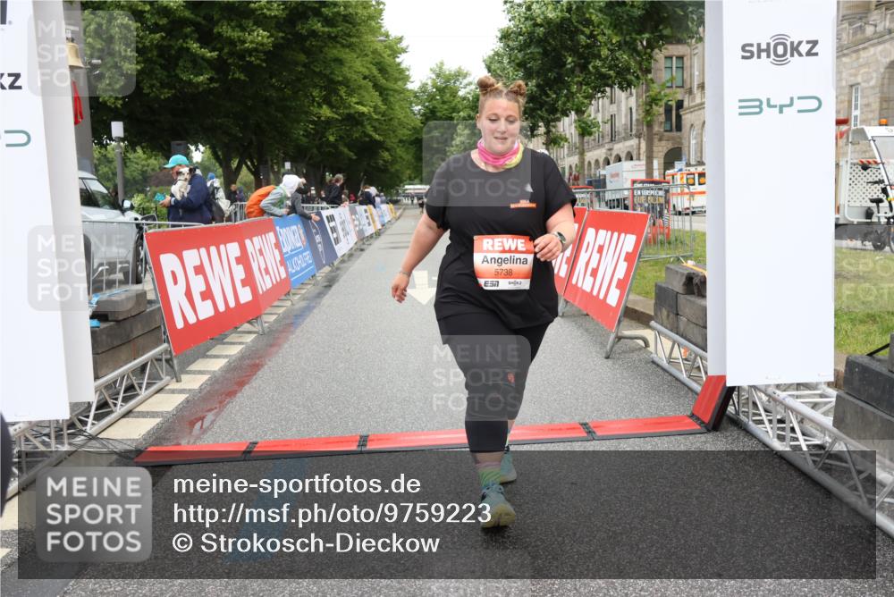 14.06.2026 - REWE Women's Run Strokosch-Dieckow http://msf.ph/oto/9759223 14.06.2026 11:19:19 Ziel 5647, 5738 meine-sportfotos.de