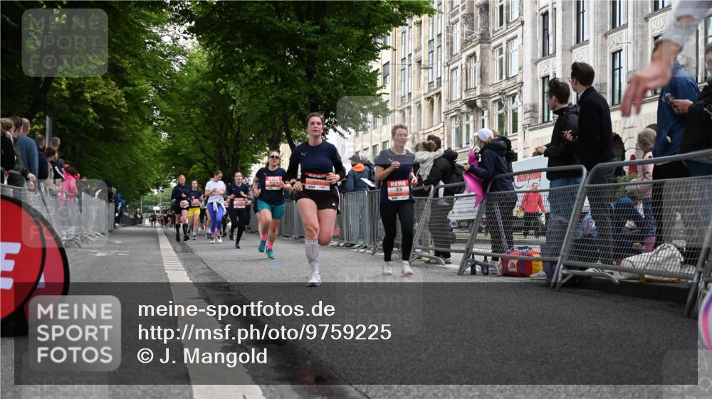 14.06.2026 - REWE Women's Run J. Mangold http://msf.ph/oto/9759225 14.06.2026 11:01:04 Ziel 5115, 5262, 5315, 5326, 5421, 5690, 5748, 5824, 5864, 5880 meine-sportfotos.de