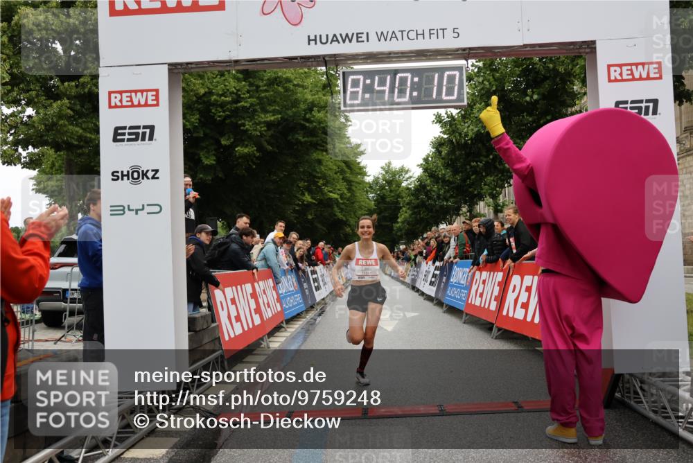 14.06.2026 - REWE Women's Run Strokosch-Dieckow http://msf.ph/oto/9759248 14.06.2026 09:40:32 Ziel 11517 meine-sportfotos.de