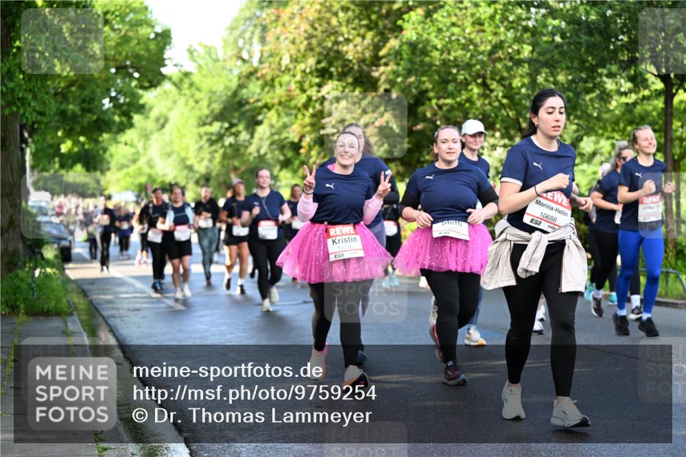 14.06.2026 - REWE Women's Run Dr. Thomas Lammeyer http://msf.ph/oto/9759254 14.06.2026 09:23:42 Laufen 10716, 577, 10688, 7 meine-sportfotos.de