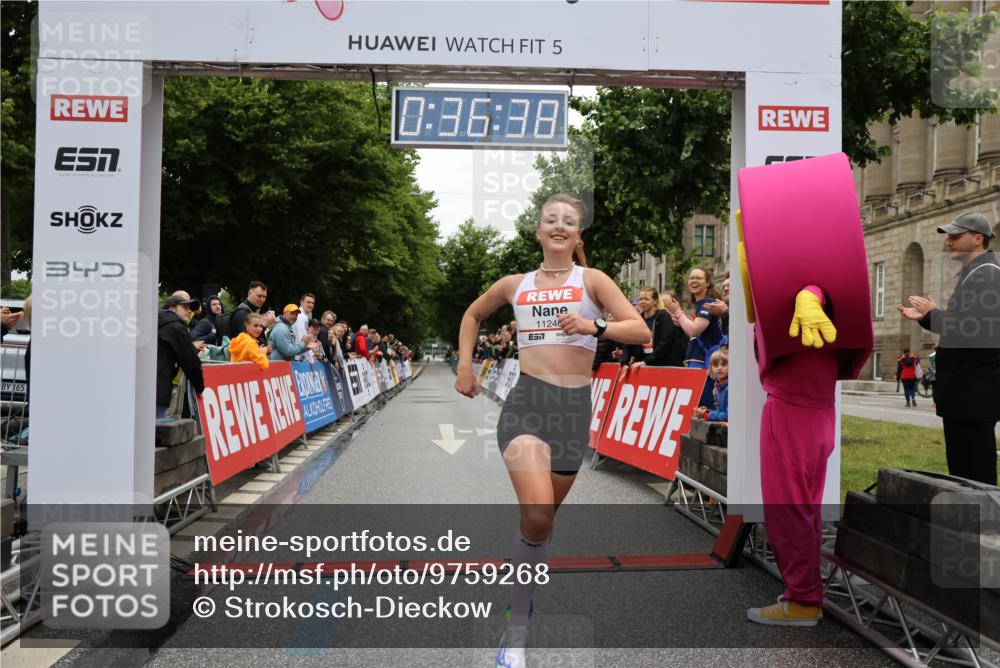 14.06.2026 - REWE Women's Run Strokosch-Dieckow http://msf.ph/oto/9759268 14.06.2026 09:37:00 Ziel 11246 meine-sportfotos.de