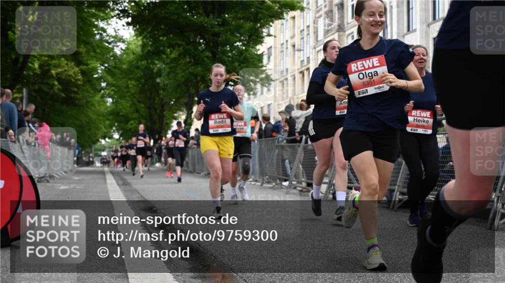 14.06.2026 - REWE Women's Run J. Mangold http://msf.ph/oto/9759300 14.06.2026 11:01:12 Ziel 5029, 5046, 5062, 5234, 5351, 5648, 5656, 5690, 5748, 5845, 5880, 5966 meine-sportfotos.de