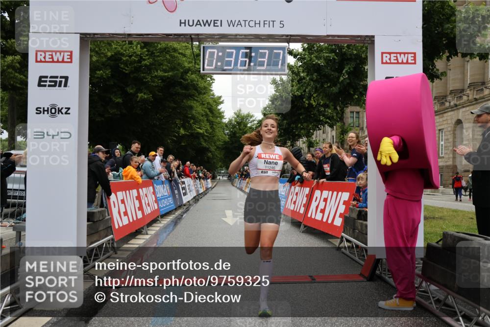 14.06.2026 - REWE Women's Run Strokosch-Dieckow http://msf.ph/oto/9759325 14.06.2026 09:37:00 Ziel 11246 meine-sportfotos.de