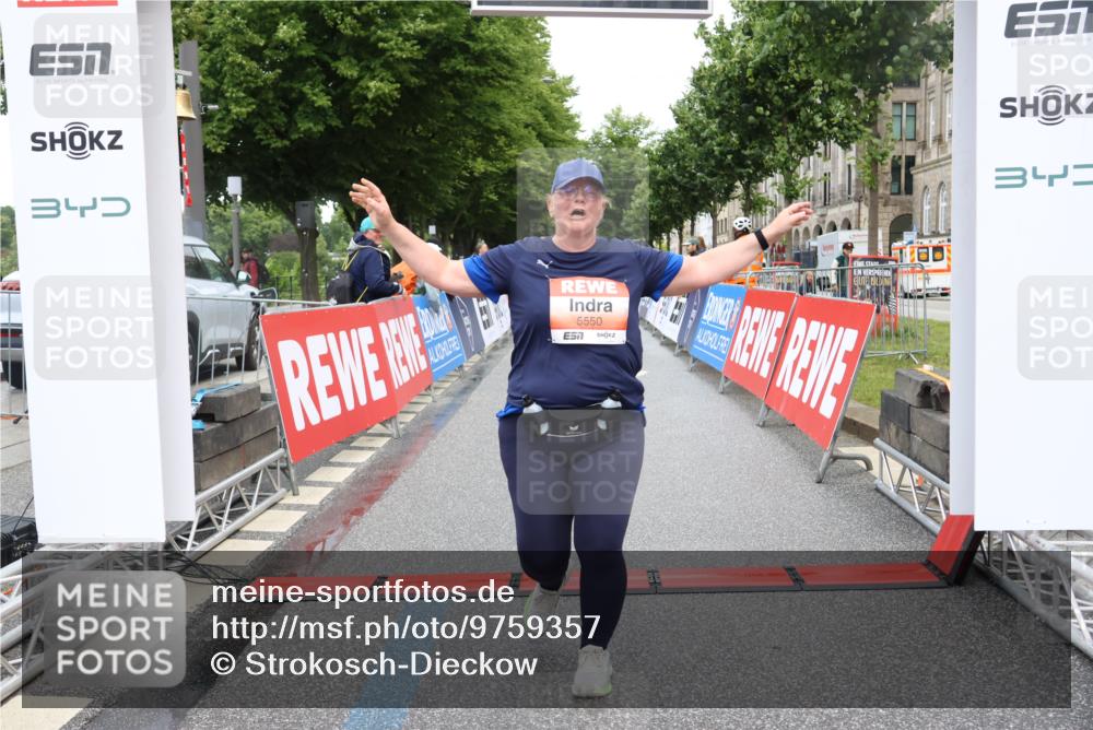 14.06.2026 - REWE Women's Run Strokosch-Dieckow http://msf.ph/oto/9759357 14.06.2026 11:19:10 Ziel 5550 meine-sportfotos.de
