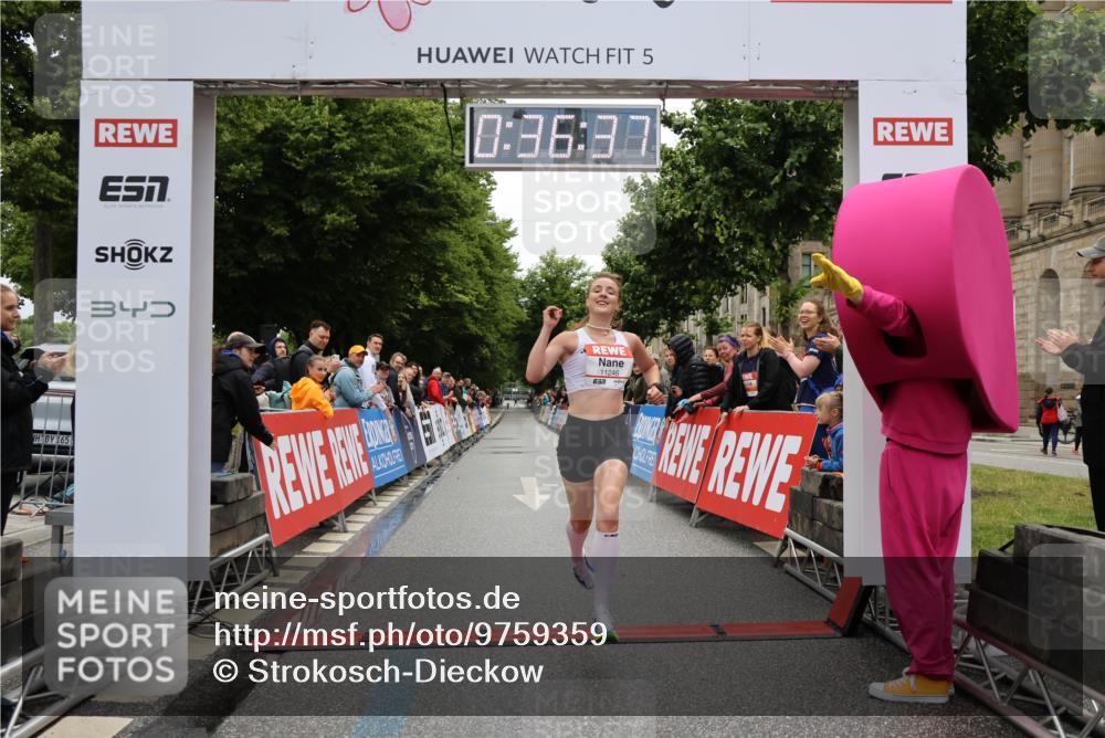 14.06.2026 - REWE Women's Run Strokosch-Dieckow http://msf.ph/oto/9759359 14.06.2026 09:37:00 Ziel 11246 meine-sportfotos.de