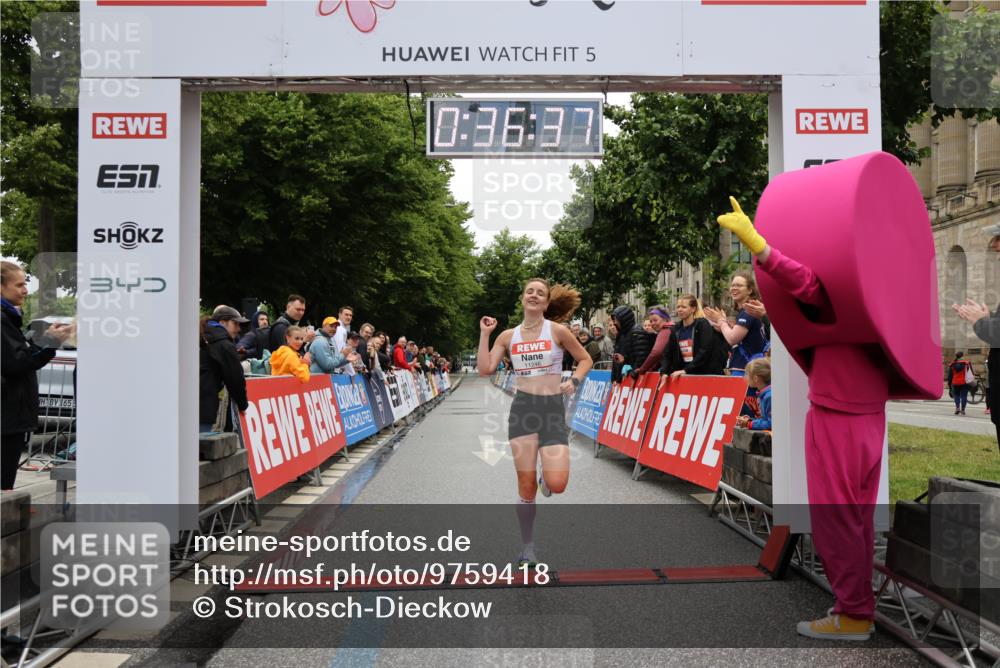 14.06.2026 - REWE Women's Run Strokosch-Dieckow http://msf.ph/oto/9759418 14.06.2026 09:37:00 Ziel 11246 meine-sportfotos.de