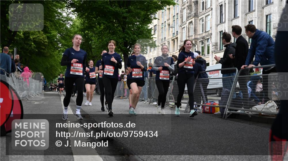 14.06.2026 - REWE Women's Run J. Mangold http://msf.ph/oto/9759434 14.06.2026 11:01:30 Ziel 5022, 5052, 5053, 5056, 5059, 5092, 5110, 5112, 5330, 5360, 5445, 5720, 5721, 5921, 6045 meine-sportfotos.de