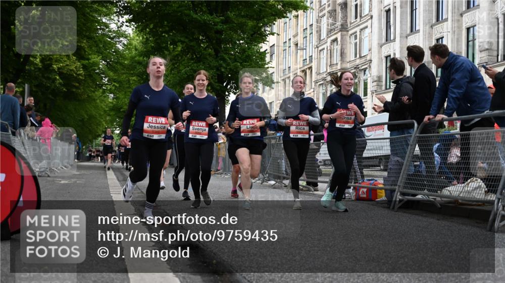 14.06.2026 - REWE Women's Run J. Mangold http://msf.ph/oto/9759435 14.06.2026 11:01:30 Ziel 5022, 5052, 5053, 5056, 5059, 5092, 5110, 5112, 5330, 5360, 5445, 5720, 5721, 5921, 6045 meine-sportfotos.de