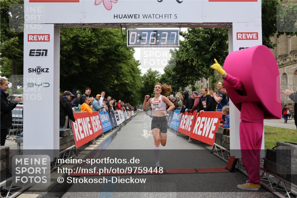 14.06.2026 - REWE Women's Run Strokosch-Dieckow http://msf.ph/oto/9759448 14.06.2026 09:37:00 Ziel 11246 meine-sportfotos.de