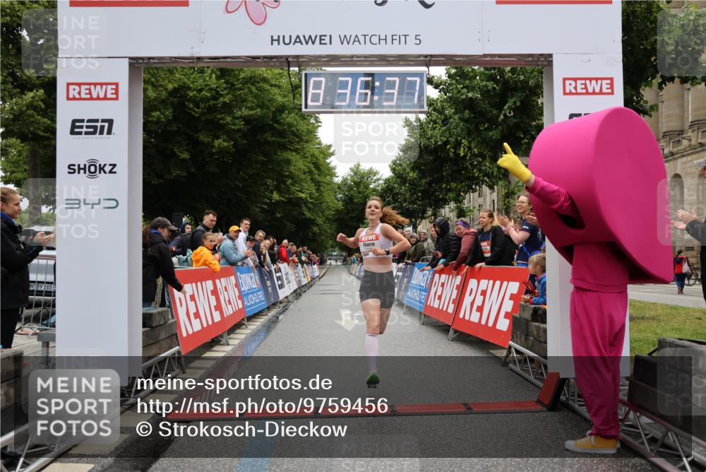 14.06.2026 - REWE Women's Run Strokosch-Dieckow http://msf.ph/oto/9759456 14.06.2026 09:37:00 Ziel 11246 meine-sportfotos.de