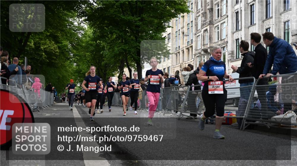 14.06.2026 - REWE Women's Run J. Mangold http://msf.ph/oto/9759467 14.06.2026 11:01:35 Ziel 5022, 5052, 5053, 5056, 5059, 5092, 5141, 5160, 5213, 5241, 5360, 5520, 5586, 5641, 5659, 5720, 5721, 5776, 5917, 5921 meine-sportfotos.de