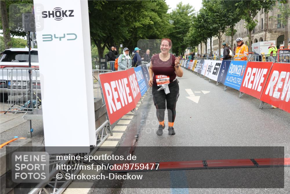 14.06.2026 - REWE Women's Run Strokosch-Dieckow http://msf.ph/oto/9759477 14.06.2026 11:18:05 Ziel 5577 meine-sportfotos.de