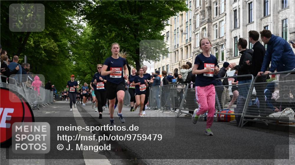 14.06.2026 - REWE Women's Run J. Mangold http://msf.ph/oto/9759479 14.06.2026 11:01:36 Ziel 5022, 5052, 5053, 5056, 5059, 5092, 5141, 5160, 5213, 5241, 5520, 5586, 5641, 5659, 5720, 5721, 5776, 5917, 5921 meine-sportfotos.de