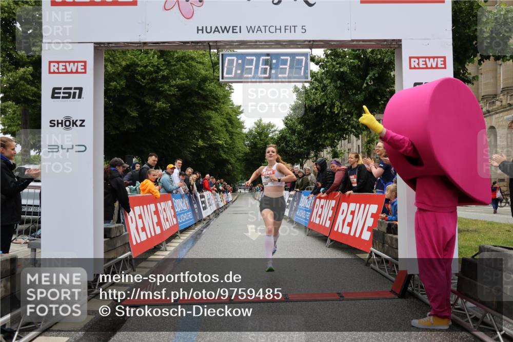 14.06.2026 - REWE Women's Run Strokosch-Dieckow http://msf.ph/oto/9759485 14.06.2026 09:37:00 Ziel 11246 meine-sportfotos.de