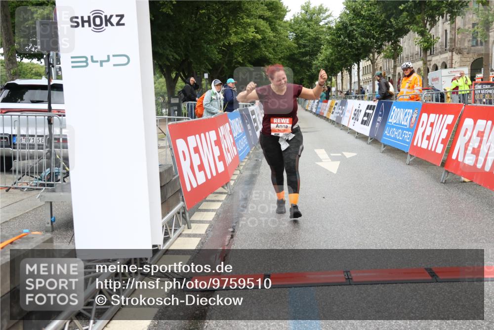 14.06.2026 - REWE Women's Run Strokosch-Dieckow http://msf.ph/oto/9759510 14.06.2026 11:18:04 Ziel 5577 meine-sportfotos.de