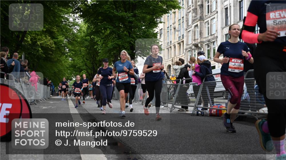 14.06.2026 - REWE Women's Run J. Mangold http://msf.ph/oto/9759529 14.06.2026 11:01:43 Ziel 5121, 5141, 5160, 5170, 5194, 5213, 5241, 5343, 5398, 5410, 5456, 5518, 5520, 5546, 5586, 5607, 5609, 5610, 5641, 5659, 5853, 5917, 5992 meine-sportfotos.de
