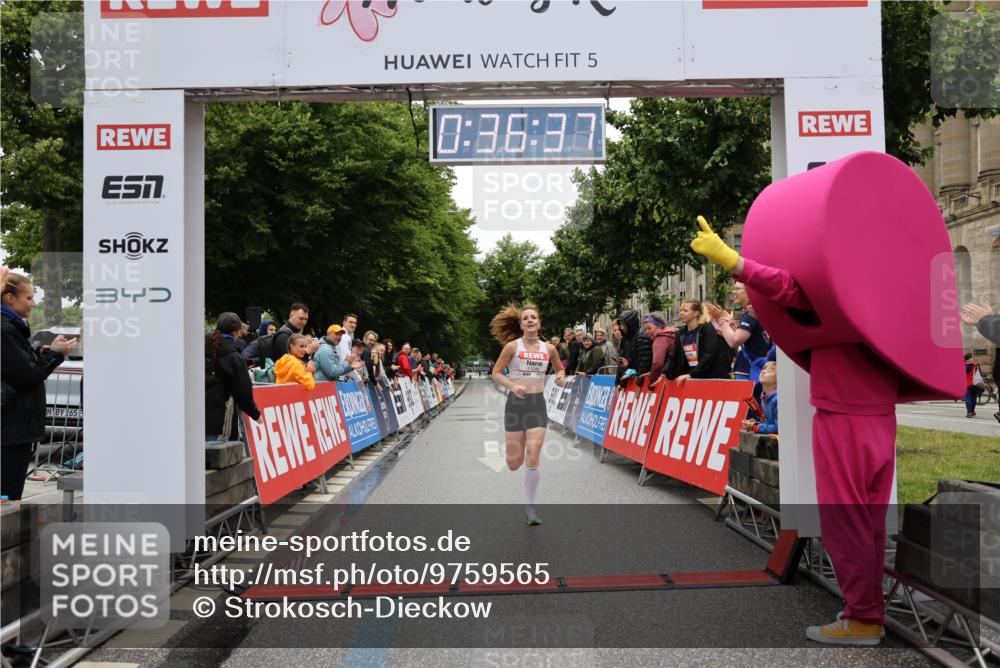 14.06.2026 - REWE Women's Run Strokosch-Dieckow http://msf.ph/oto/9759565 14.06.2026 09:36:59 Ziel 11246 meine-sportfotos.de