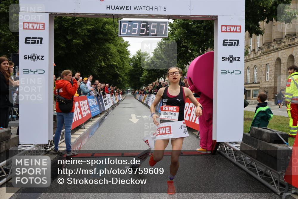 14.06.2026 - REWE Women's Run Strokosch-Dieckow http://msf.ph/oto/9759609 14.06.2026 09:36:20 Ziel 10051 meine-sportfotos.de