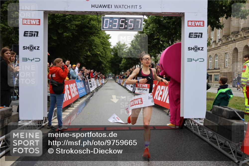 14.06.2026 - REWE Women's Run Strokosch-Dieckow http://msf.ph/oto/9759665 14.06.2026 09:36:19 Ziel 10051 meine-sportfotos.de