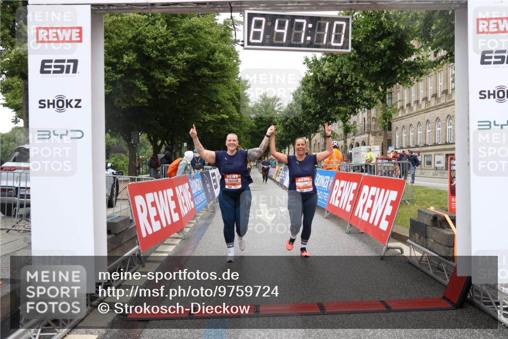 14.06.2026 - REWE Women's Run Strokosch-Dieckow http://msf.ph/oto/9759724 14.06.2026 11:17:38 Ziel 5220, 5655, 5711, 6062, 6071 meine-sportfotos.de