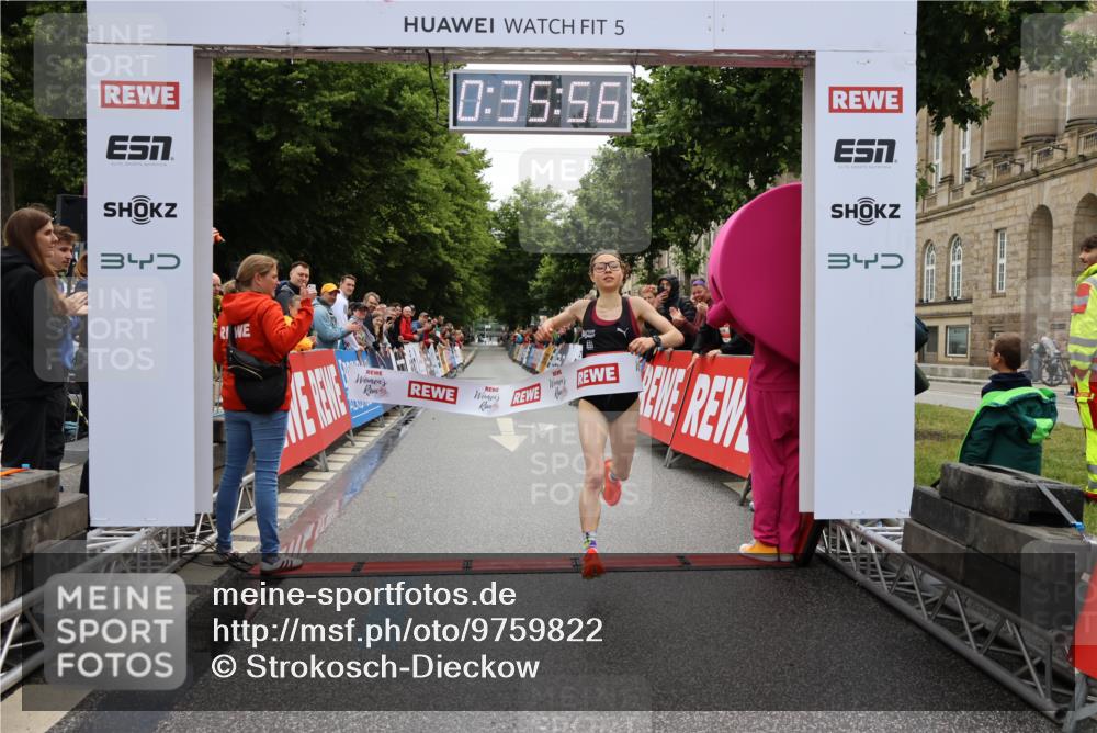 14.06.2026 - REWE Women's Run Strokosch-Dieckow http://msf.ph/oto/9759822 14.06.2026 09:36:19 Ziel 10051 meine-sportfotos.de