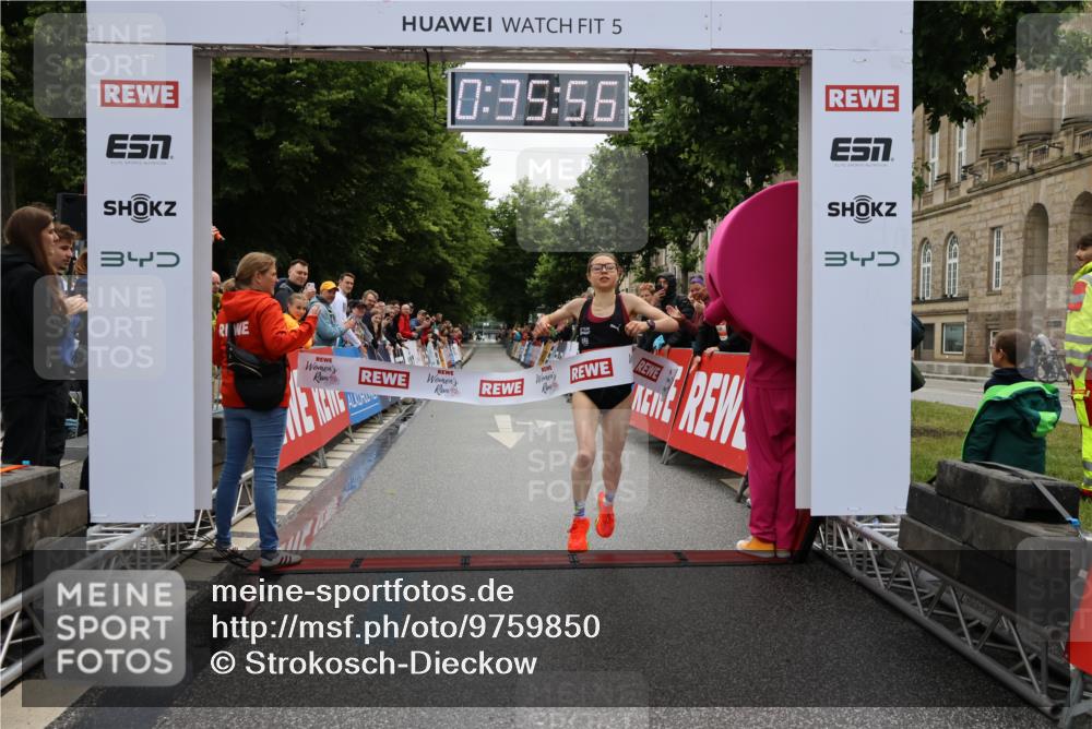 14.06.2026 - REWE Women's Run Strokosch-Dieckow http://msf.ph/oto/9759850 14.06.2026 09:36:19 Ziel 10051 meine-sportfotos.de