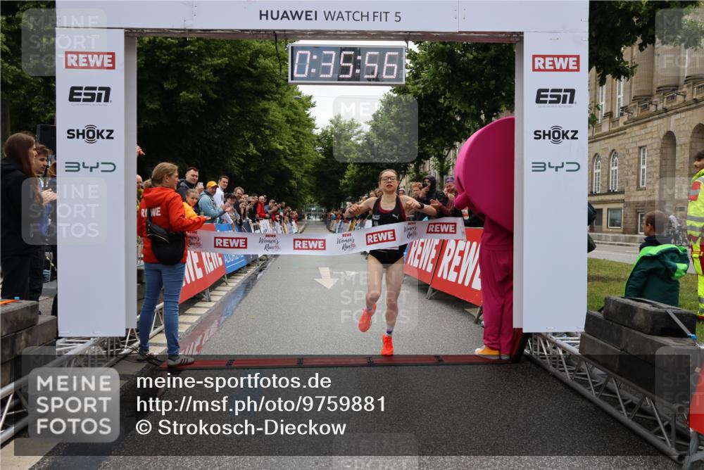 14.06.2026 - REWE Women's Run Strokosch-Dieckow http://msf.ph/oto/9759881 14.06.2026 09:36:19 Ziel 10051 meine-sportfotos.de