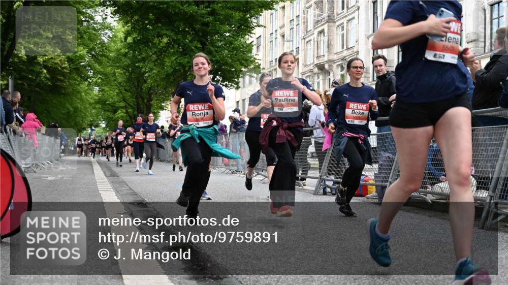 14.06.2026 - REWE Women's Run J. Mangold http://msf.ph/oto/9759891 14.06.2026 11:02:32 Ziel 5243, 5247, 5373, 5482, 5503, 5528, 5529, 5530, 5567, 5572, 5650, 5688, 5814, 5991, 6006 meine-sportfotos.de