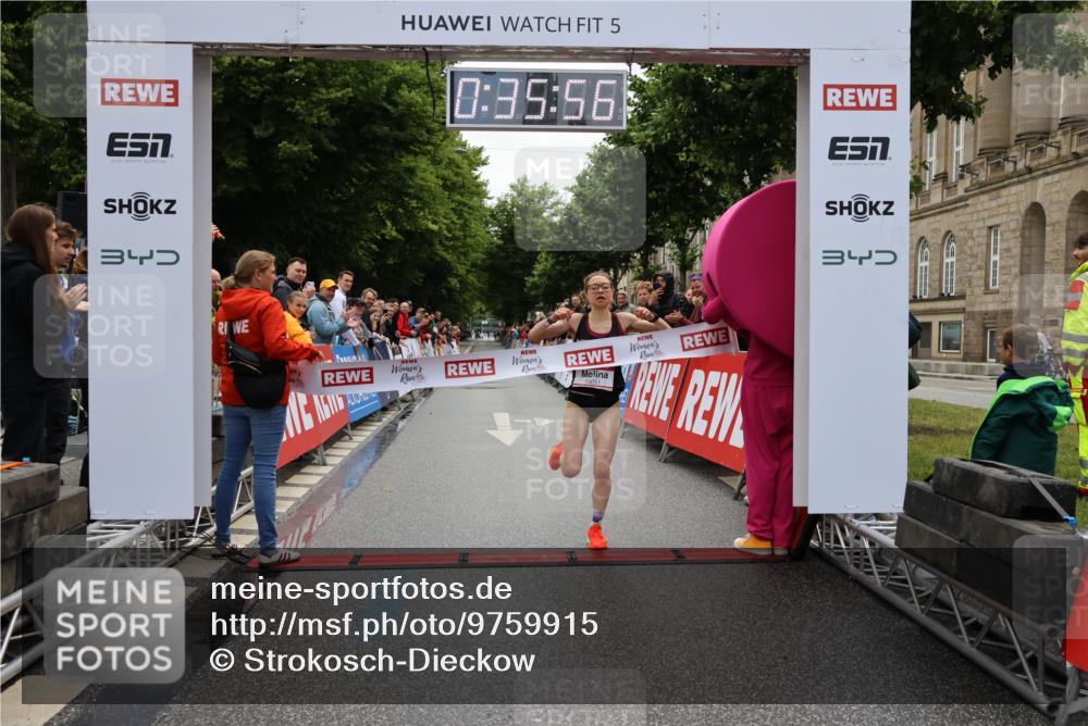 14.06.2026 - REWE Women's Run Strokosch-Dieckow http://msf.ph/oto/9759915 14.06.2026 09:36:19 Ziel 10051 meine-sportfotos.de