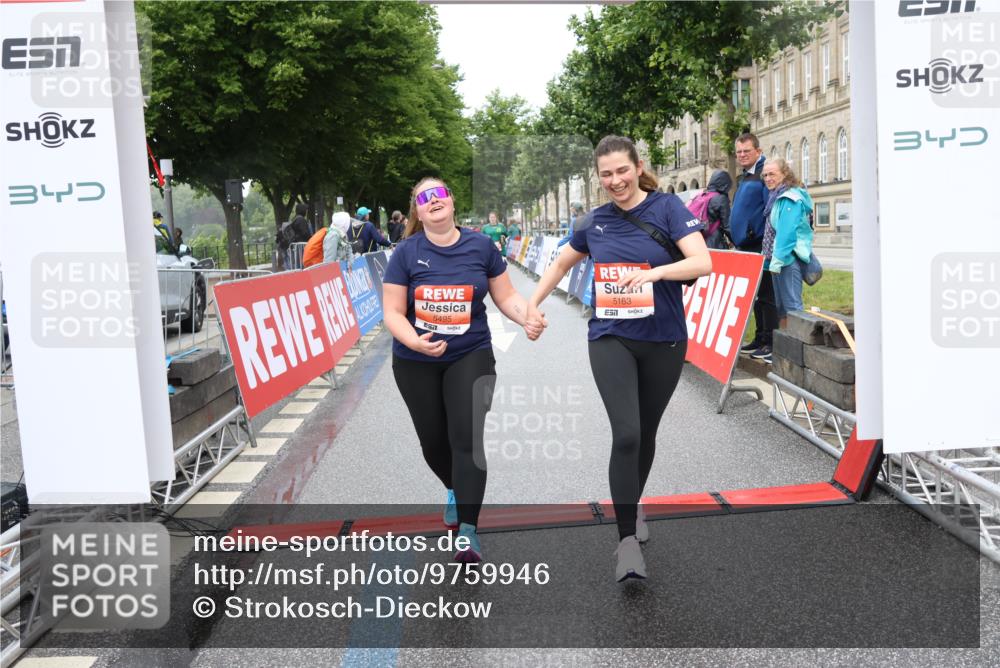 14.06.2026 - REWE Women's Run Strokosch-Dieckow http://msf.ph/oto/9759946 14.06.2026 11:17:08 Ziel 5163, 5495, 5628, 6004 meine-sportfotos.de