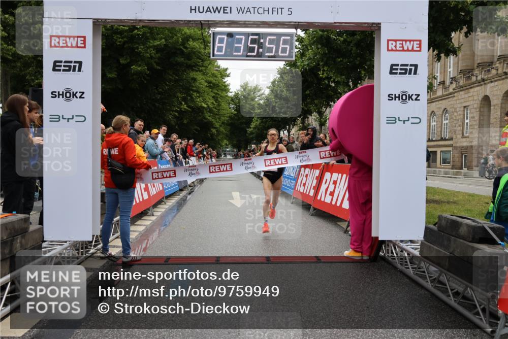 14.06.2026 - REWE Women's Run Strokosch-Dieckow http://msf.ph/oto/9759949 14.06.2026 09:36:18 Ziel 10051 meine-sportfotos.de