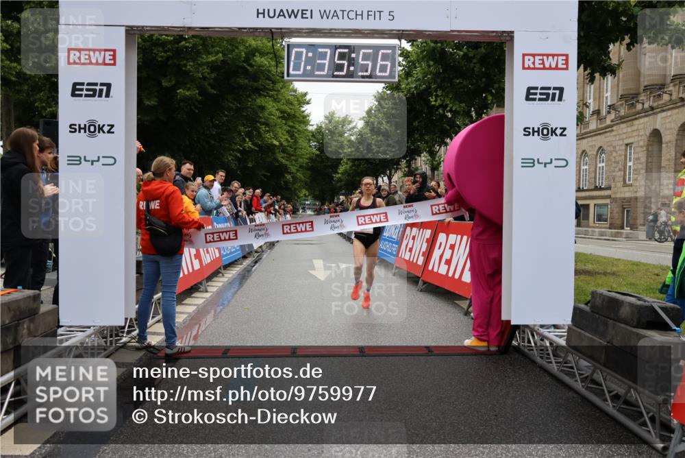 14.06.2026 - REWE Women's Run Strokosch-Dieckow http://msf.ph/oto/9759977 14.06.2026 09:36:18 Ziel 10051 meine-sportfotos.de