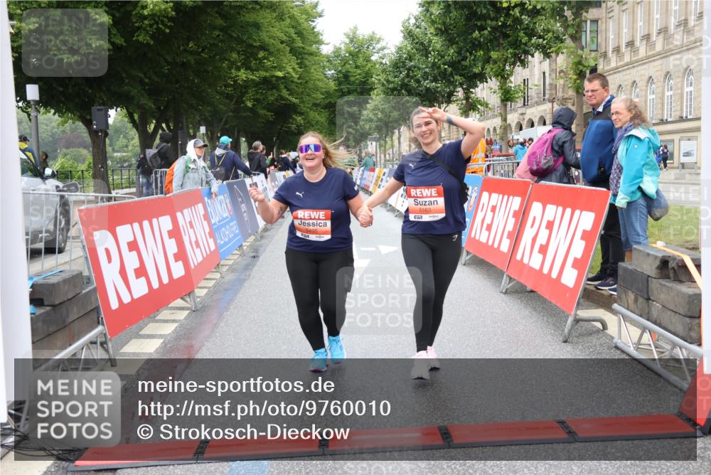 14.06.2026 - REWE Women's Run Strokosch-Dieckow http://msf.ph/oto/9760010 14.06.2026 11:17:07 Ziel 5163, 5495, 5628, 6004 meine-sportfotos.de